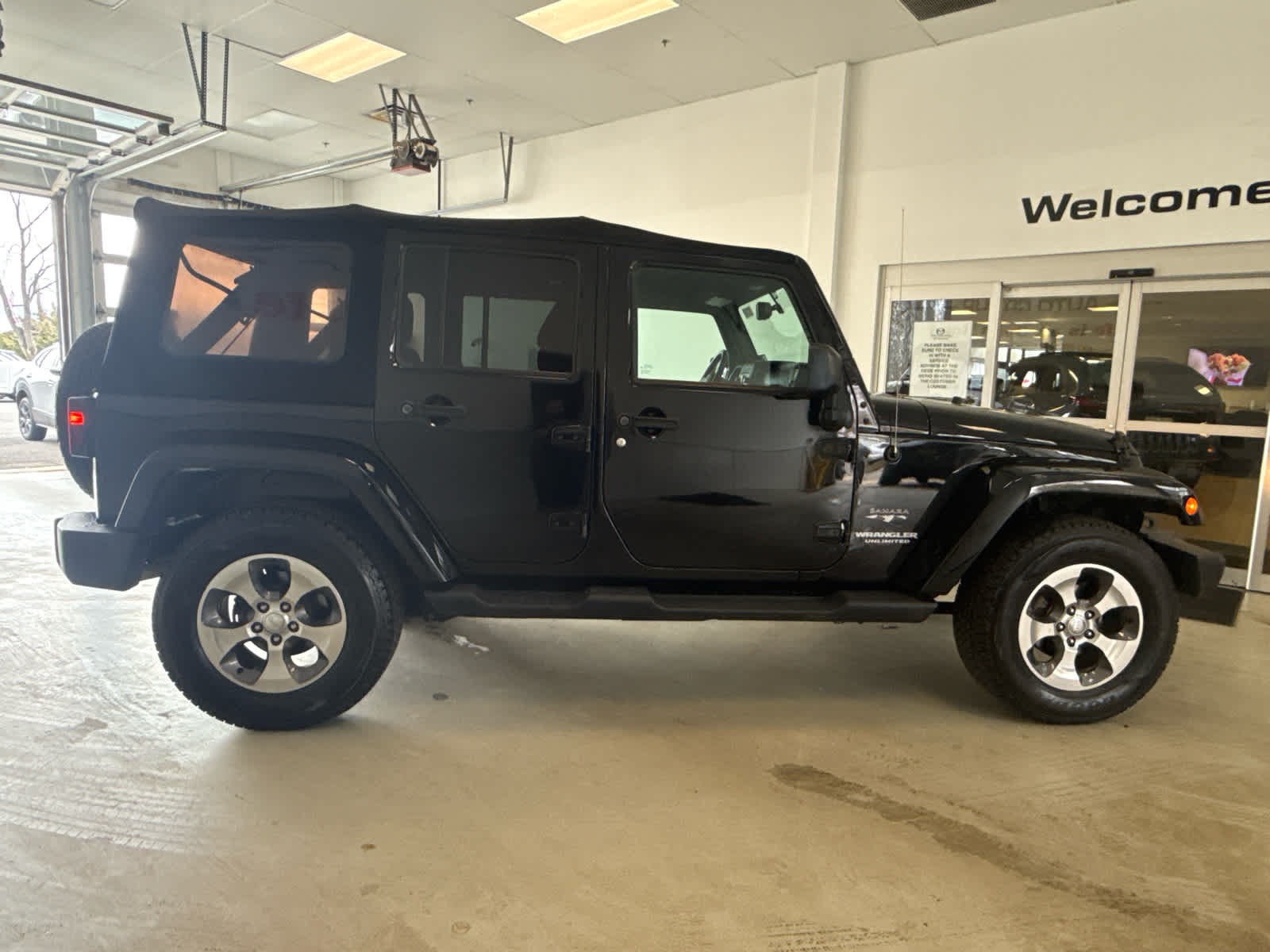 2016 Jeep Wrangler Unlimited 4WD 4dr Sahara