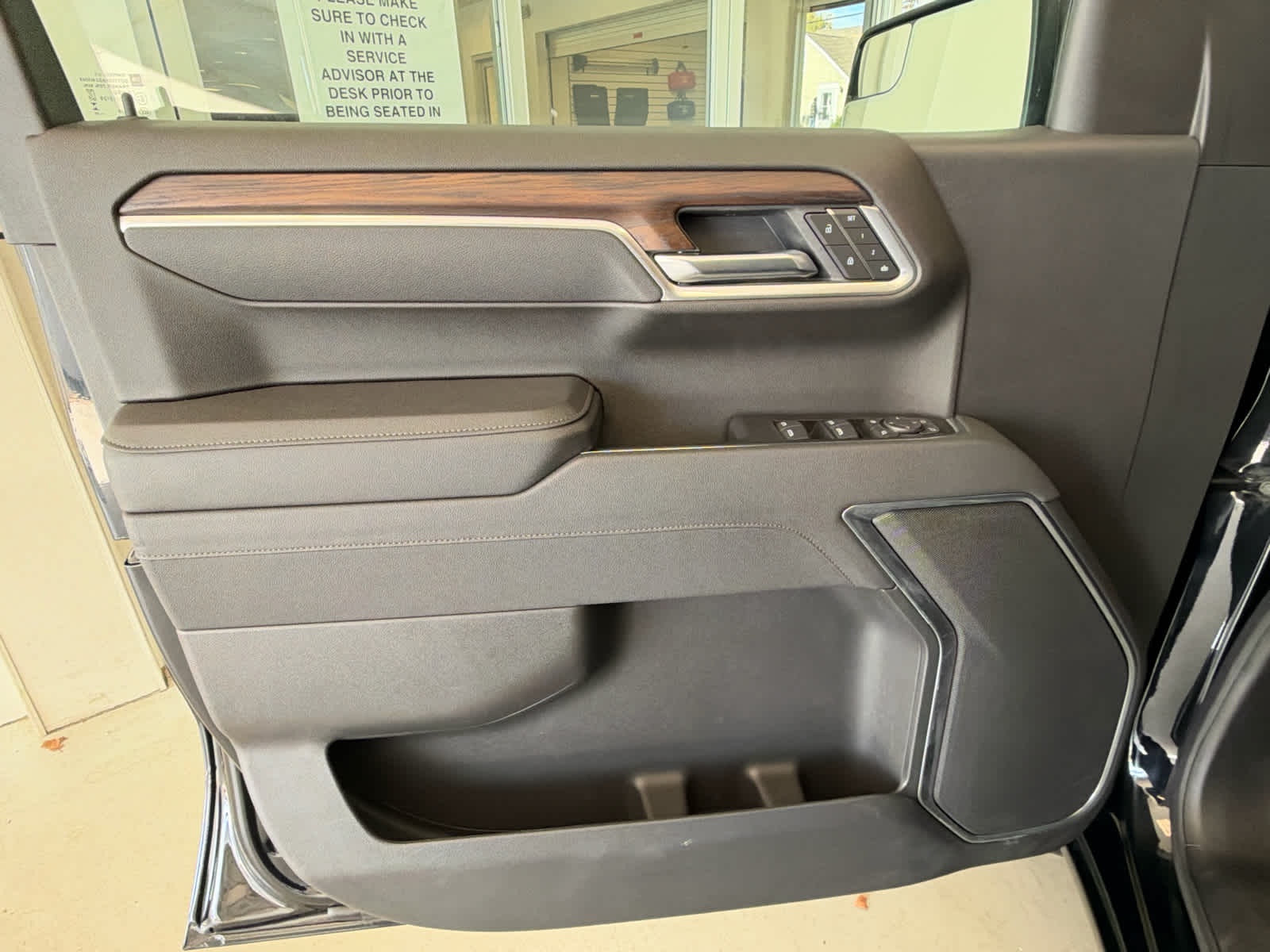 2025 GMC Sierra 1500 4WD Crew Cab 147 SLT