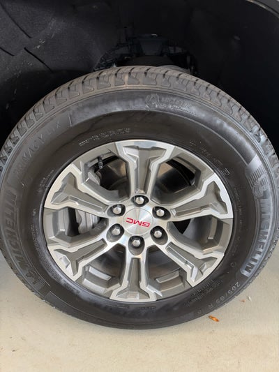 2025 GMC Sierra 1500 4WD Crew Cab 147 SLT