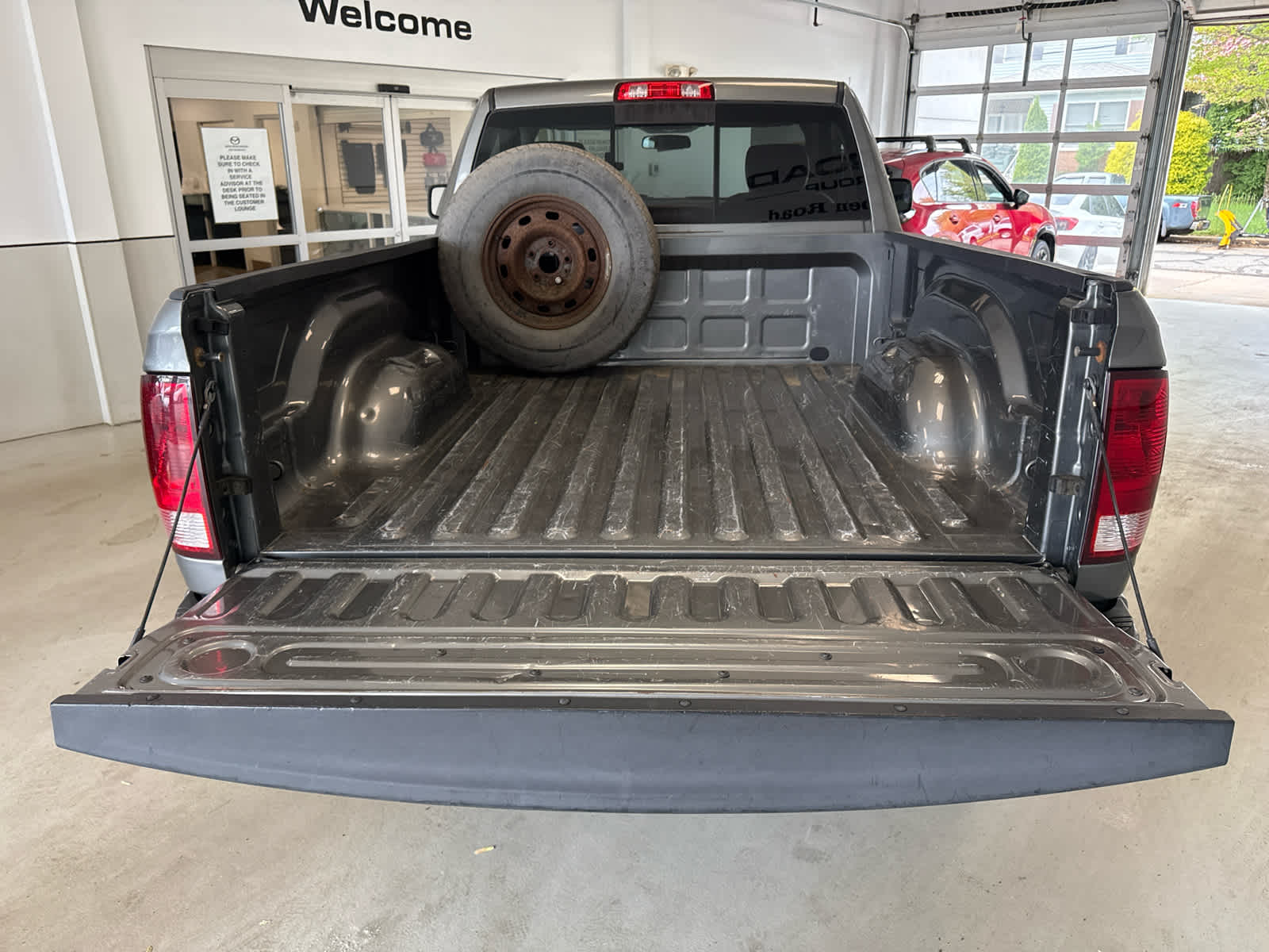 2011 RAM 1500 4WD Reg Cab 120.5 Express