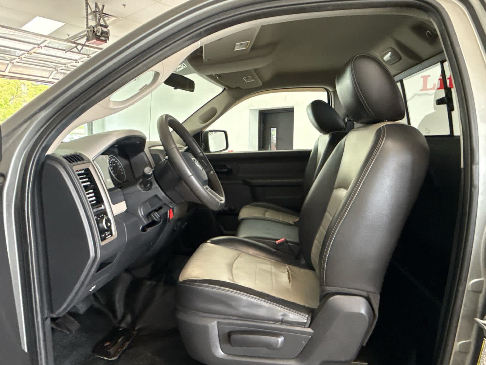 2011 RAM 1500 4WD Reg Cab 120.5 Express