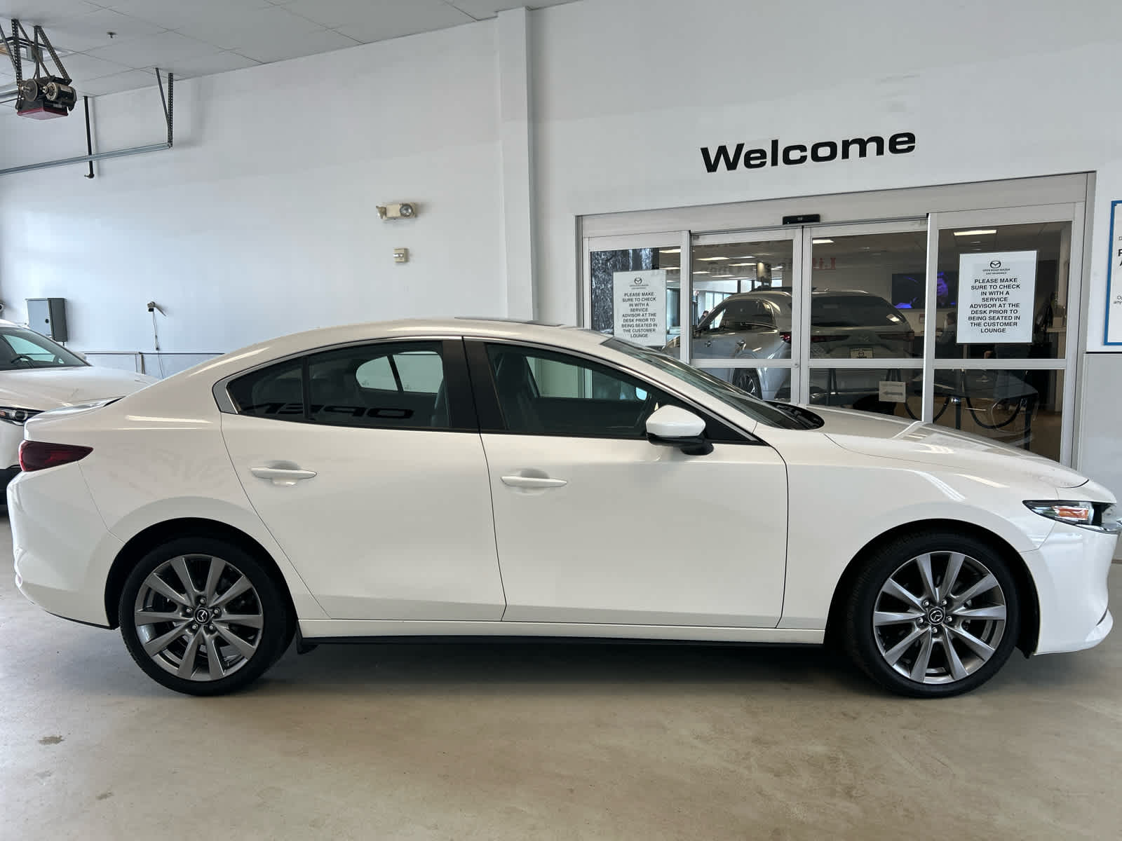 2024 Mazda MAZDA3 2.5 S Preferred FWD