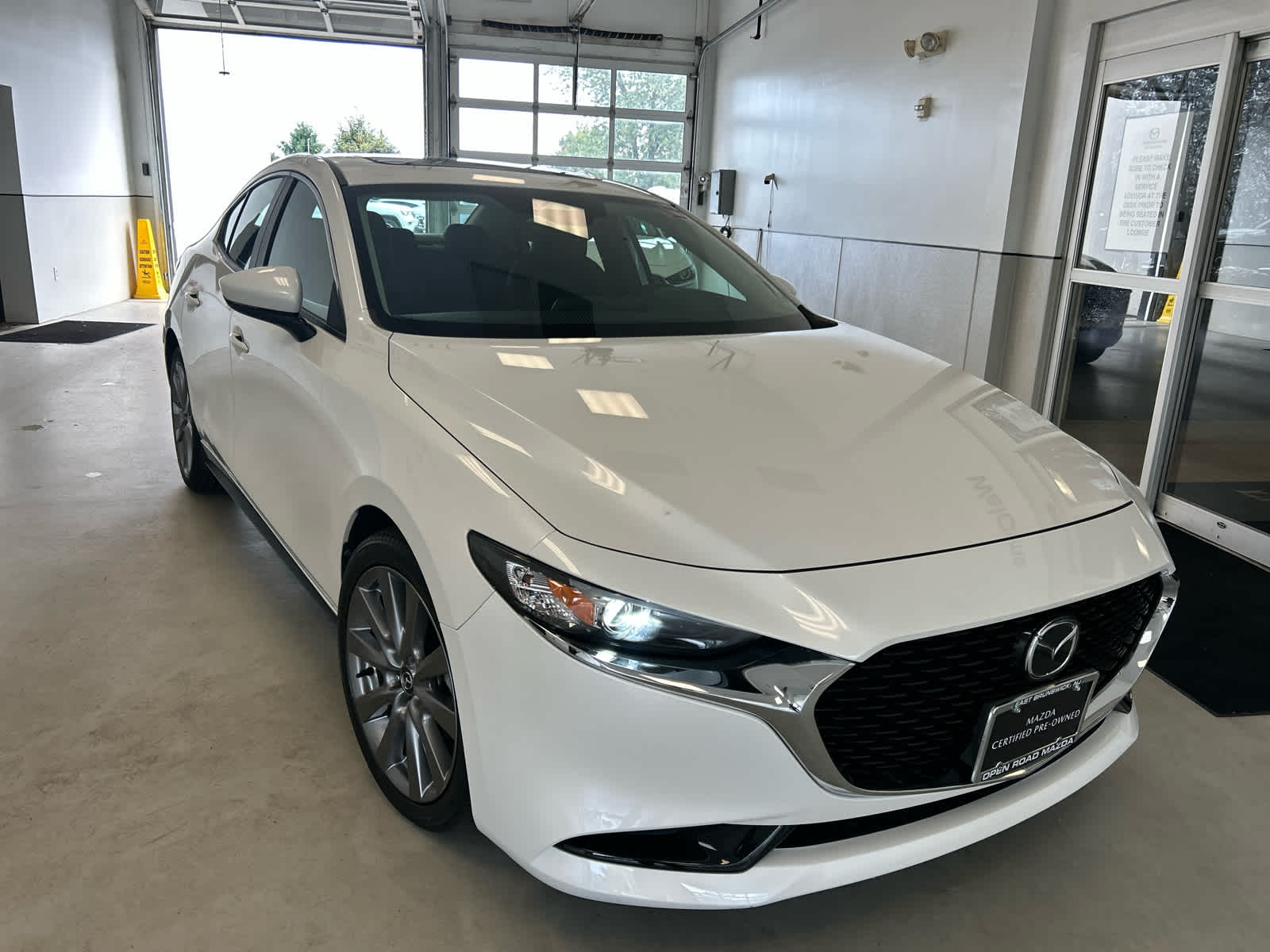 2024 Mazda MAZDA3 2.5 S Preferred FWD
