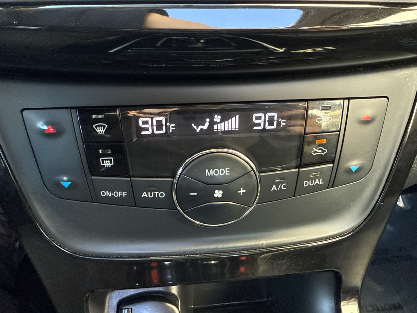 2016 Nissan Sentra 4dr Sdn I4 CVT SL