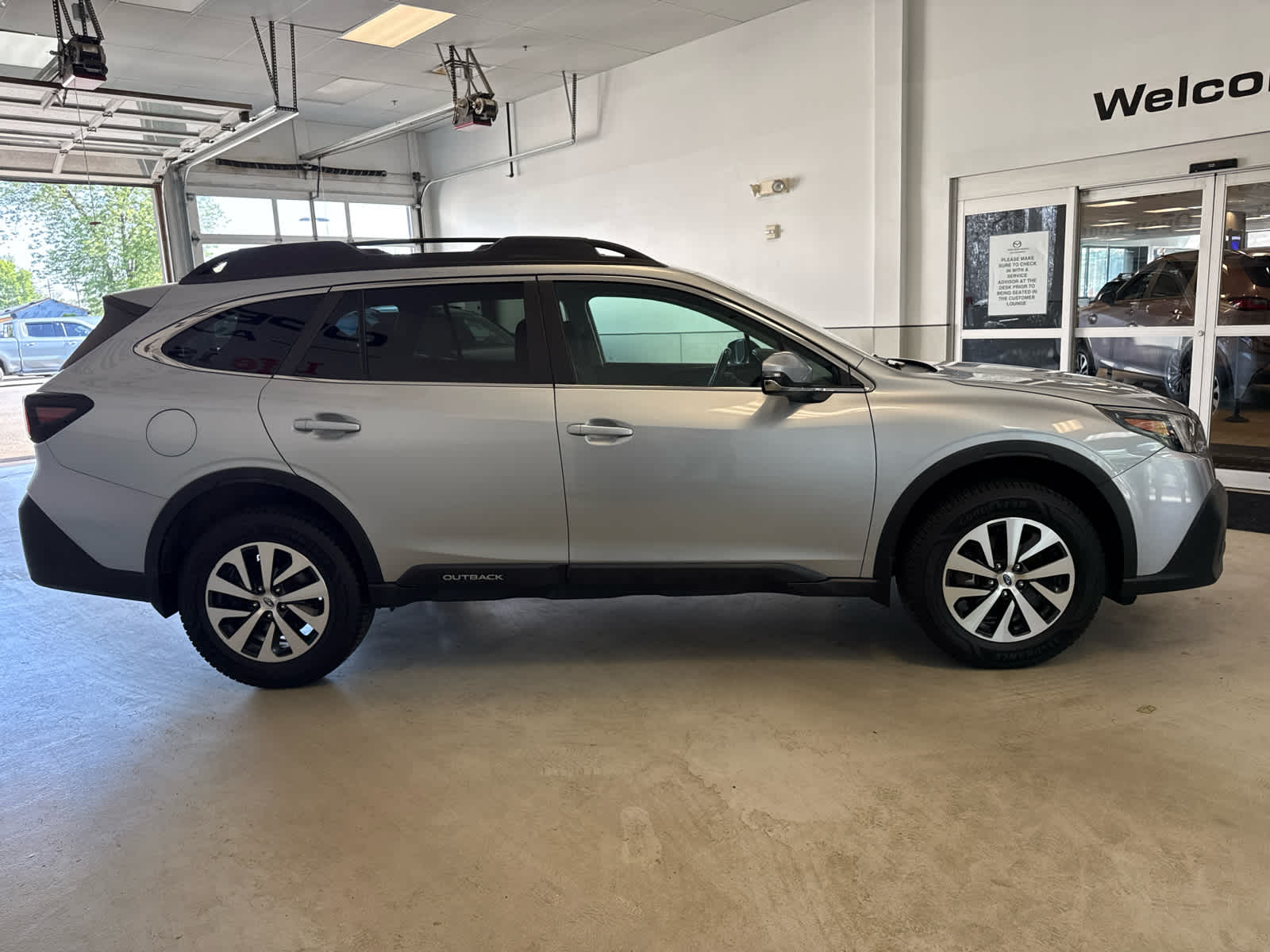 2022 Subaru Outback Premium CVT