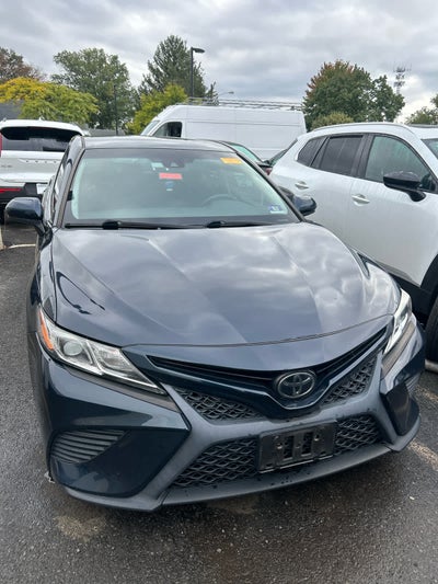 2018 Toyota Camry SE Auto