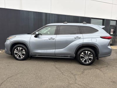 2022 Toyota Highlander XLE AWD