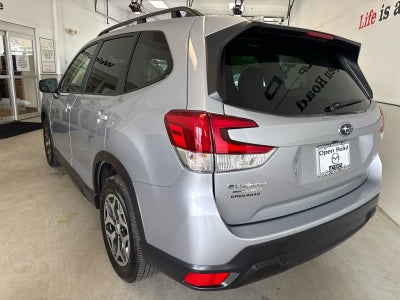 2022 Subaru Forester Premium CVT