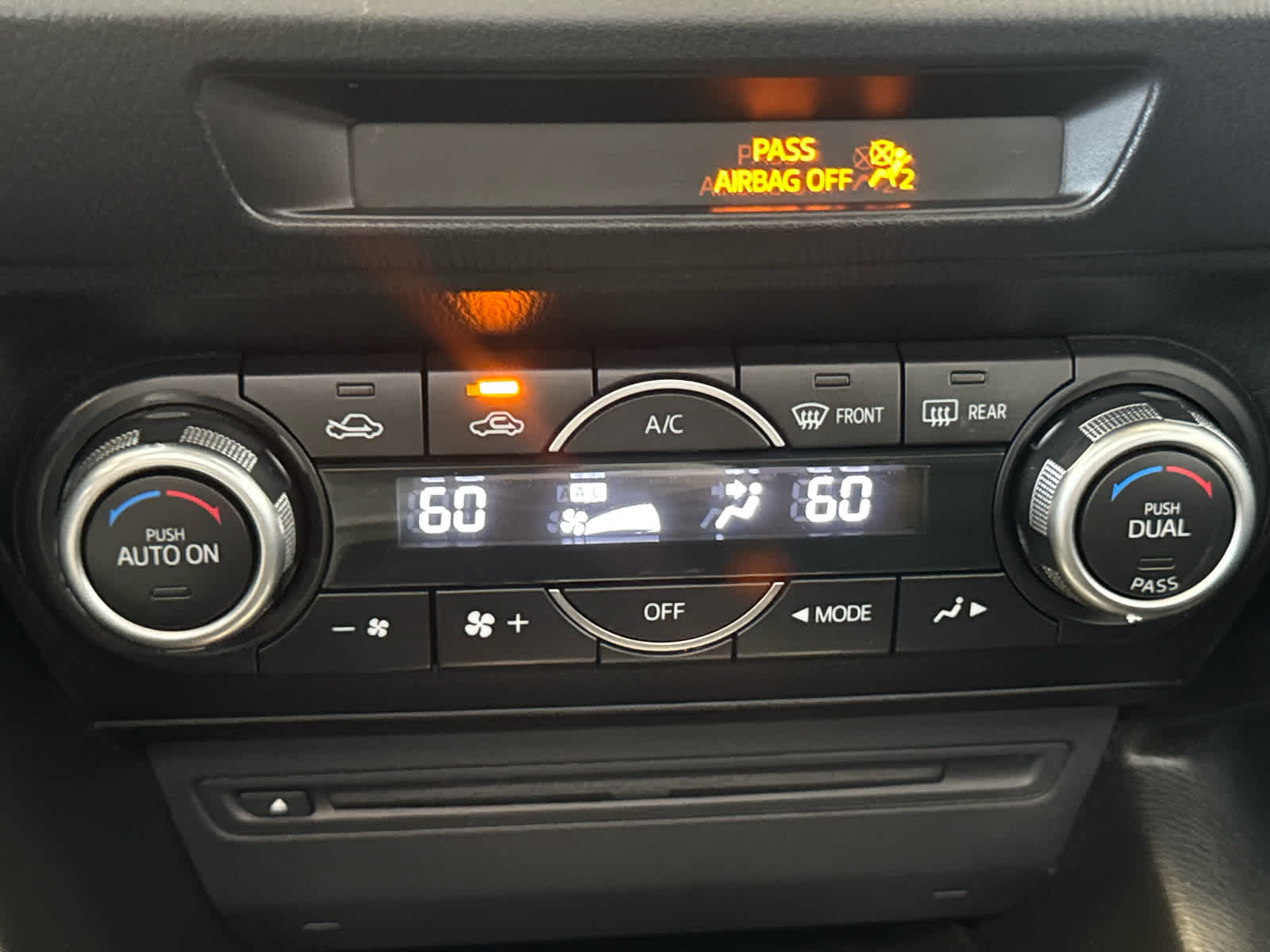 2016 Mazda MAZDA3 4dr Sdn Auto i Touring
