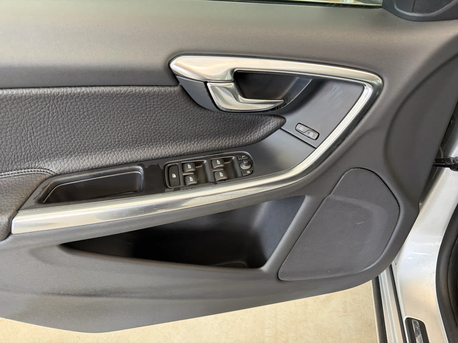2012 Volvo S60 FWD 4dr Sdn T5 w/Moonroof