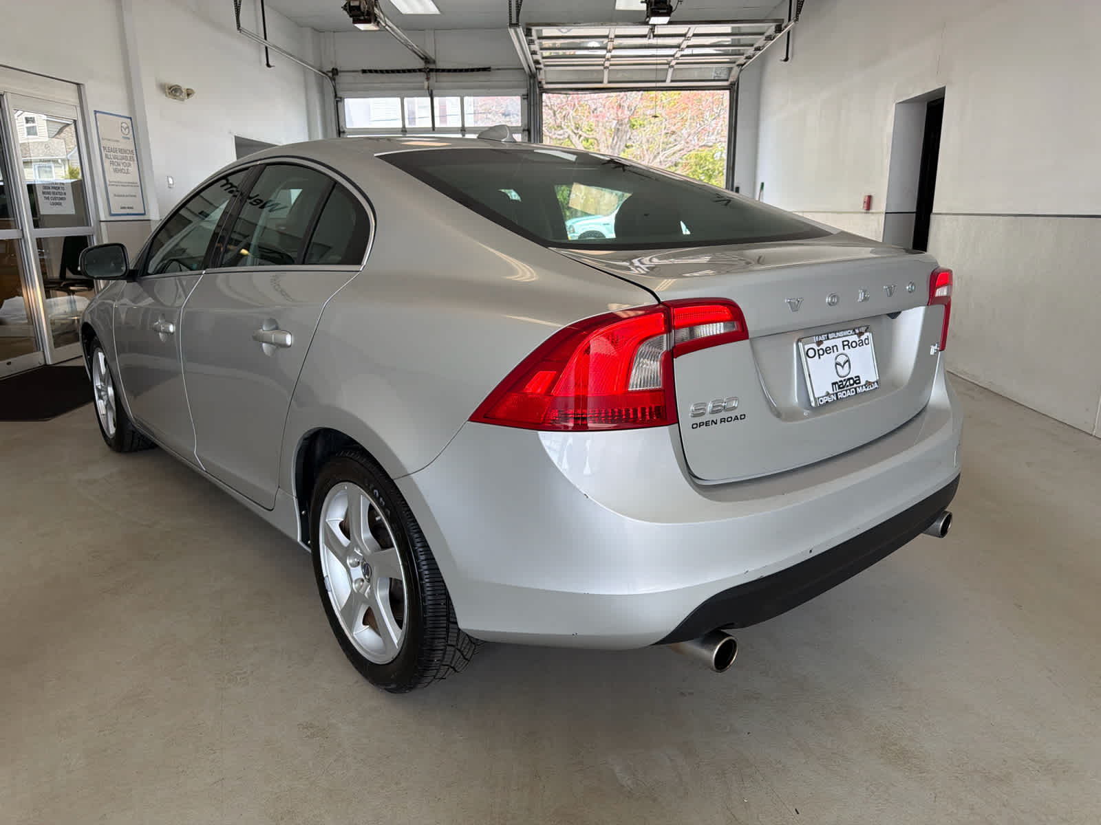 2012 Volvo S60 FWD 4dr Sdn T5 w/Moonroof