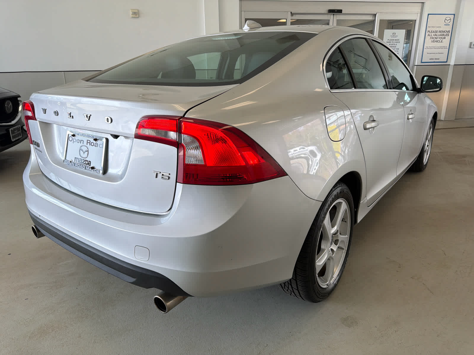 2012 Volvo S60 FWD 4dr Sdn T5 w/Moonroof