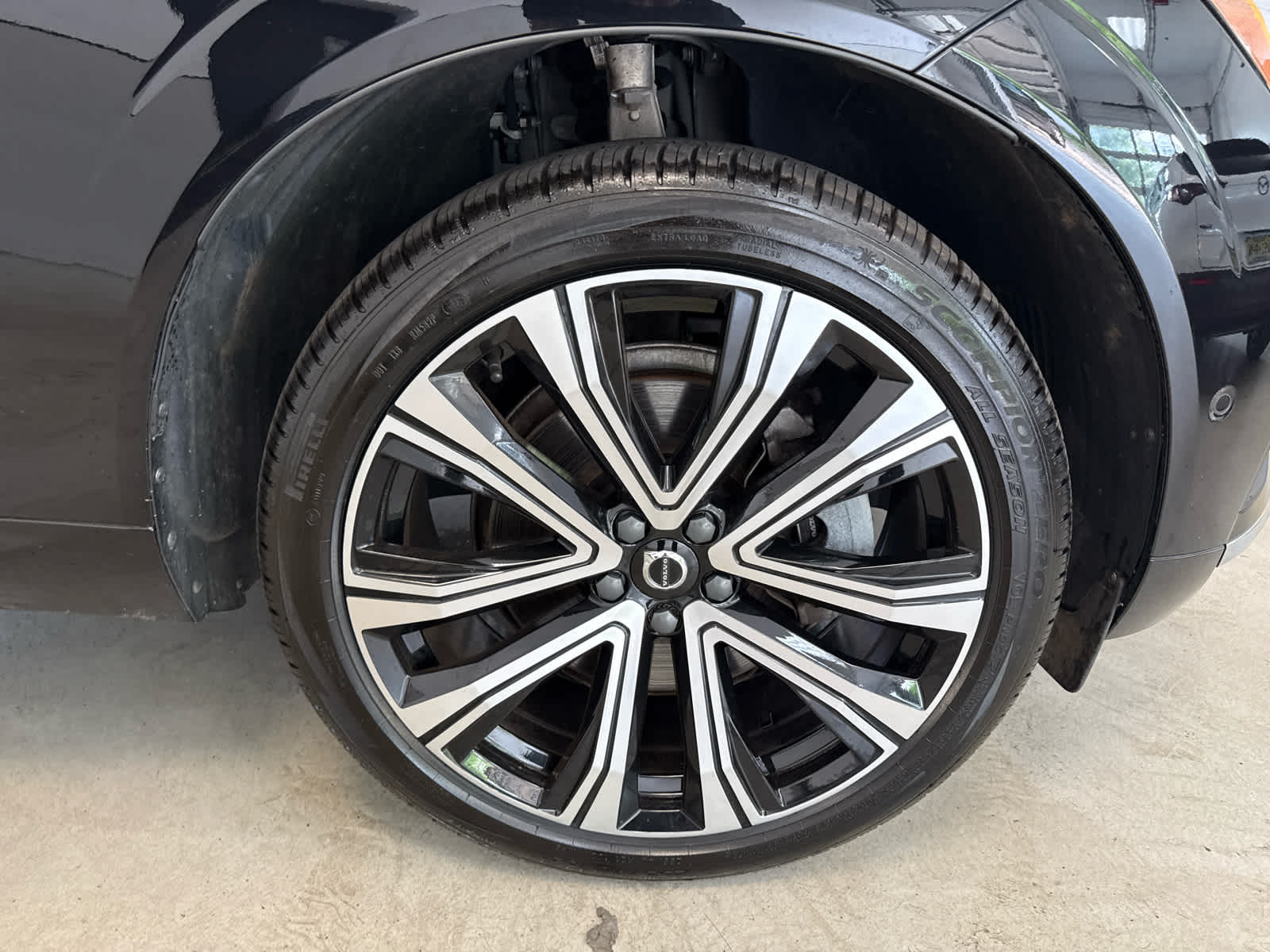 2023 Volvo XC60 B6 AWD Ultimate Bright Theme