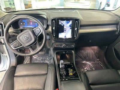 2024 Volvo XC40 B5 AWD Plus Dark Theme