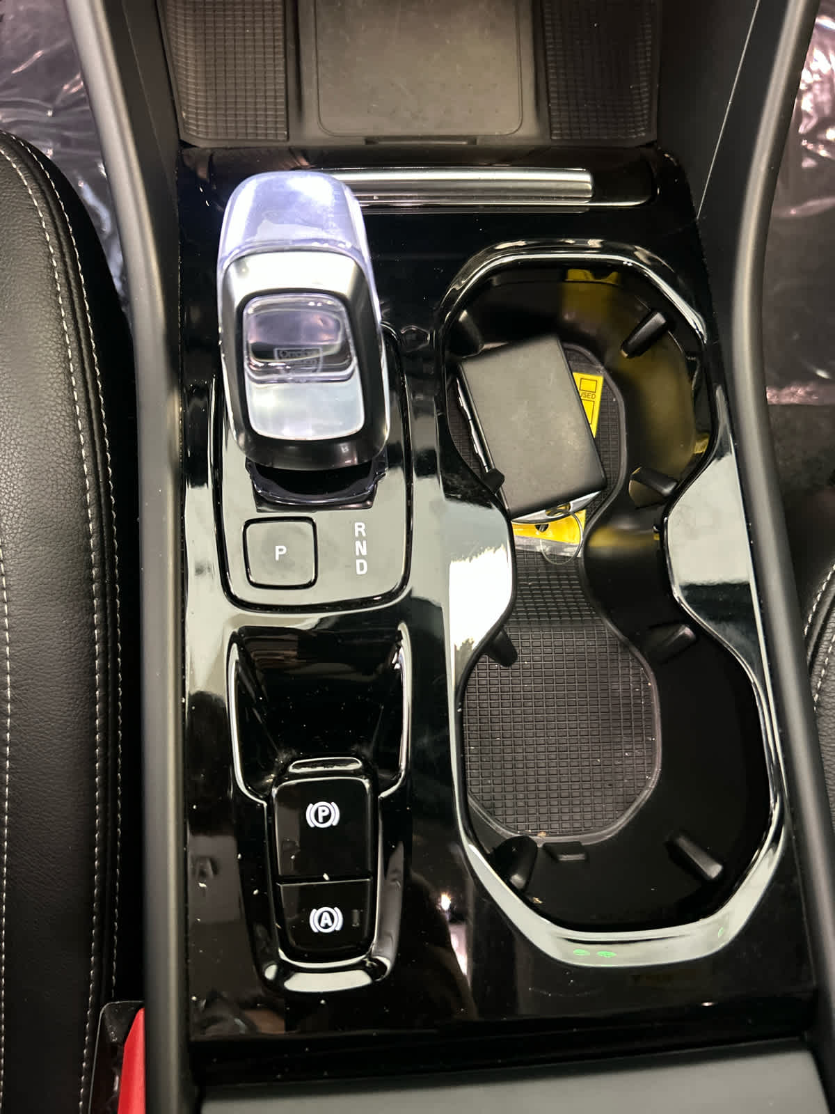 2024 Volvo XC40 B5 AWD Plus Dark Theme