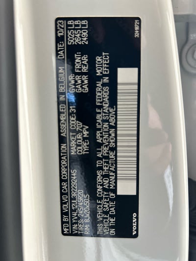2024 Volvo XC40 B5 AWD Plus Dark Theme