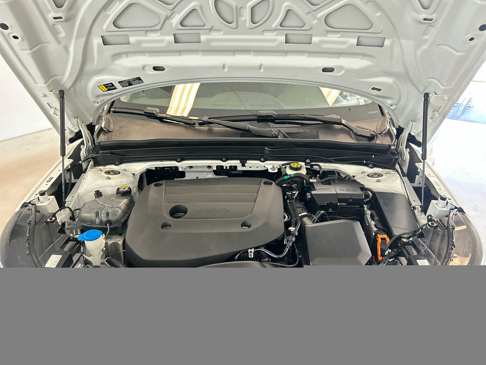 2024 Volvo XC40 B5 AWD Plus Dark Theme