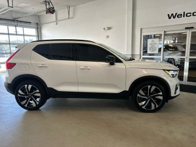 2024 Volvo XC40 B5 AWD Plus Dark Theme