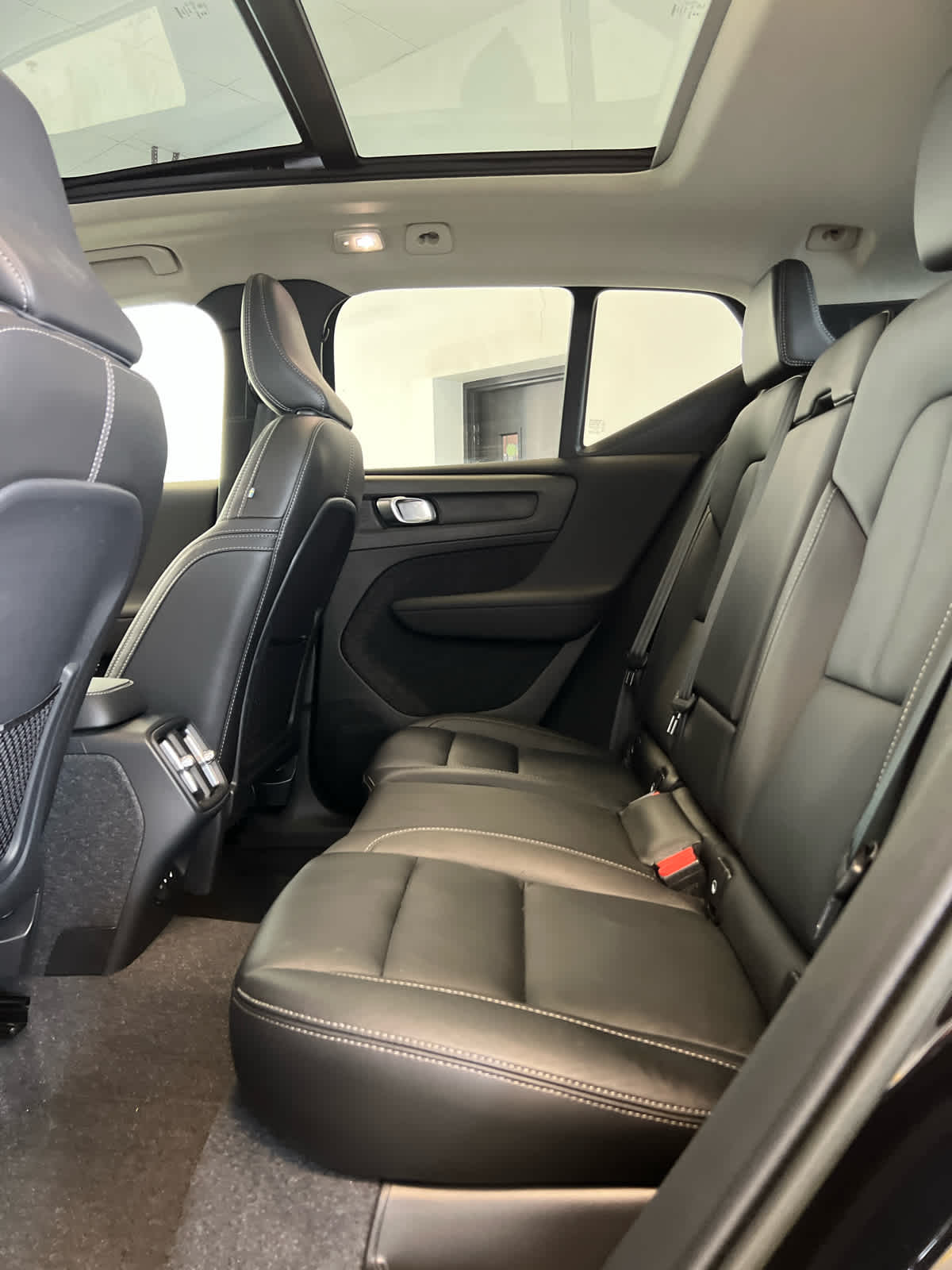 2023 Volvo XC40 B5 AWD Plus Dark Theme