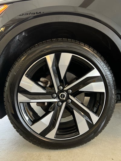 2023 Volvo XC40 B5 AWD Plus Dark Theme