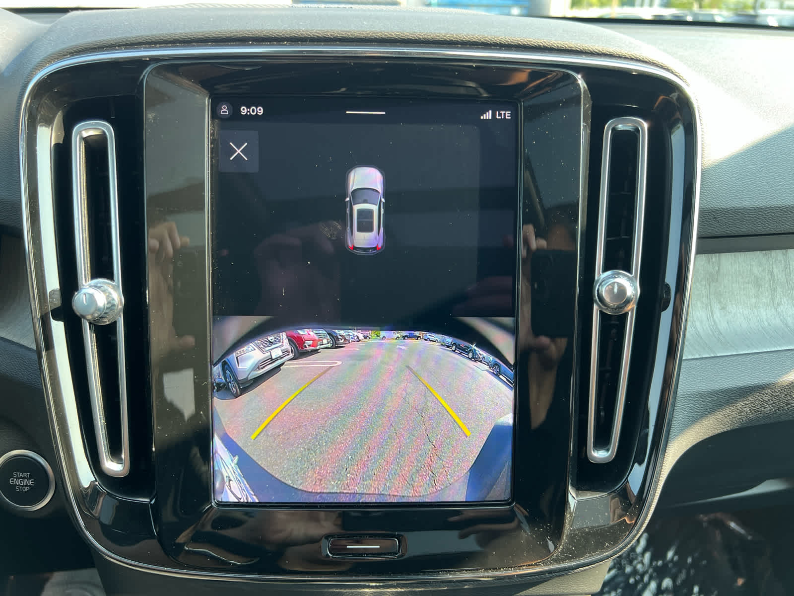 2023 Volvo XC40 B5 AWD Plus Dark Theme