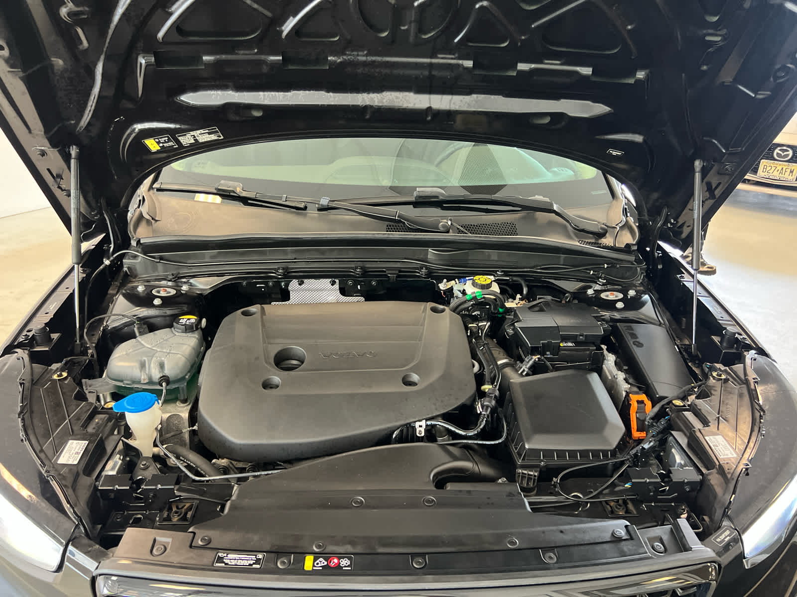 2023 Volvo XC40 B5 AWD Plus Dark Theme