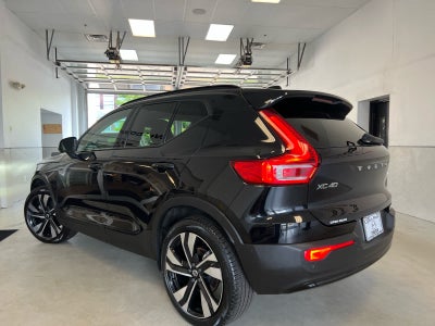 2023 Volvo XC40 B5 AWD Plus Dark Theme