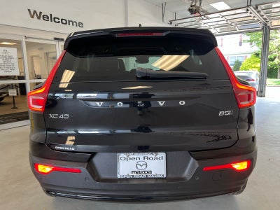 2023 Volvo XC40 B5 AWD Plus Dark Theme