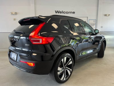 2023 Volvo XC40 B5 AWD Plus Dark Theme