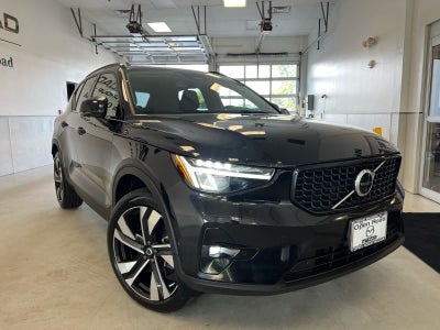 2023 Volvo XC40 B5 AWD Plus Dark Theme
